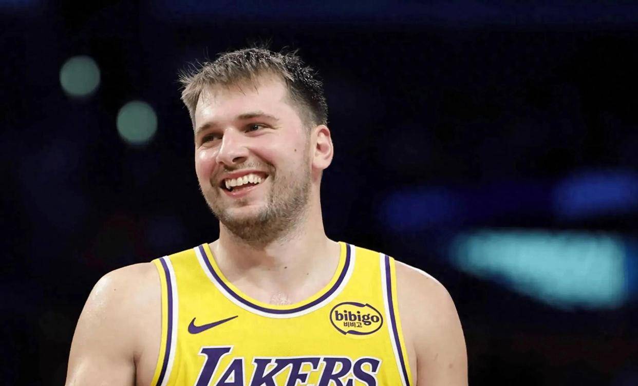 南宫大舞台 -关于赛后临场应变利物浦围绕意大利杯更衣室发声，媒体一致点评：东契奇连续三场比赛得分超过势不可挡的信息