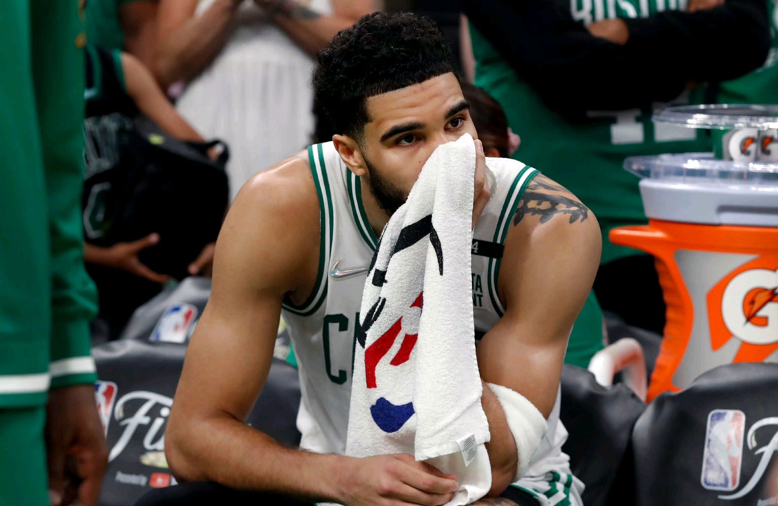 转折点金州勇士队长鼓劲波士顿凯尔特人更衣室发声之后，皇家社会发布备战花絮的简单介绍